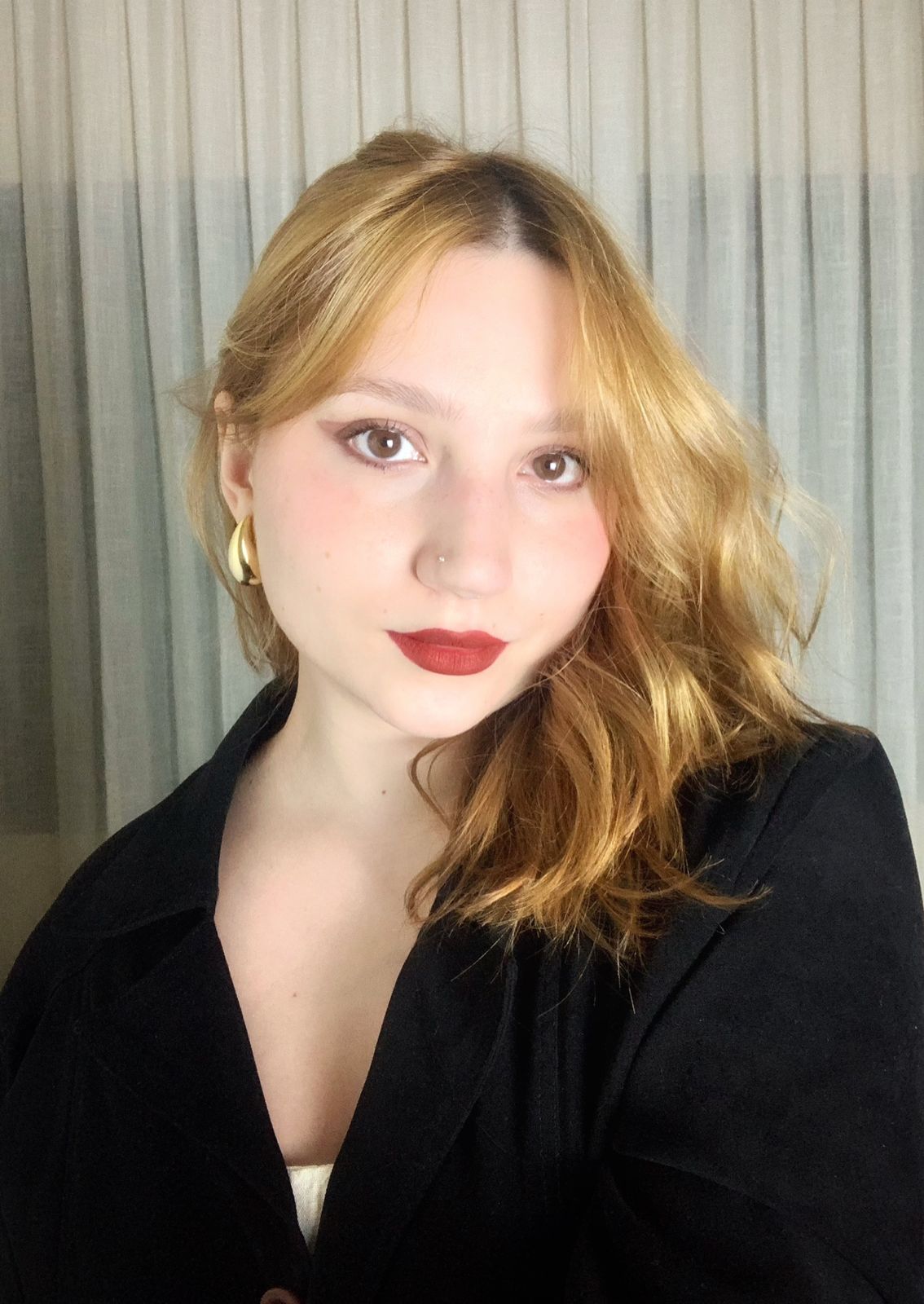 Professora Gaby Camillo, formada em Letras pela Universidade de São Paulo - USP